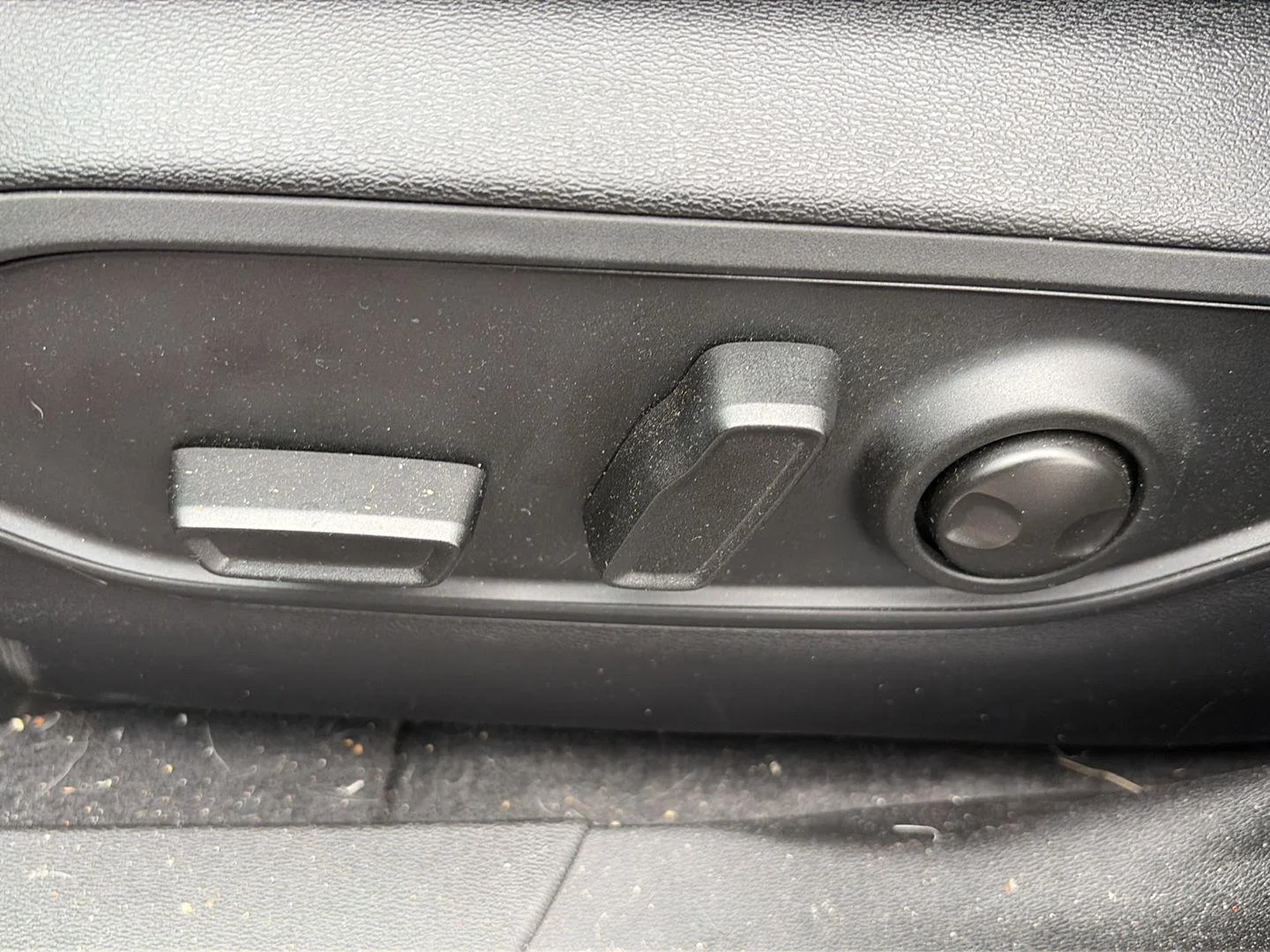 Used 2026 Red Hot Pearlcoat Jeep Laredo image 8