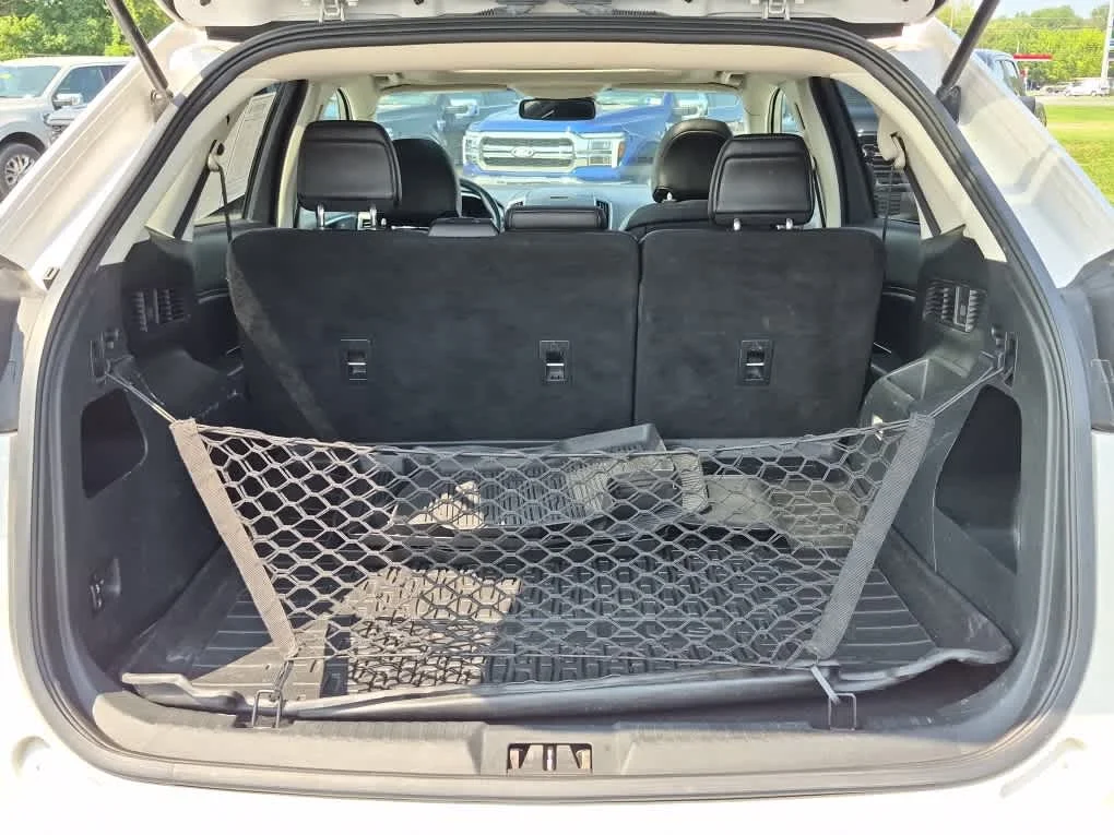 Used 2019 White Platinum Metallic Tri-Coat Ford SEL image 21