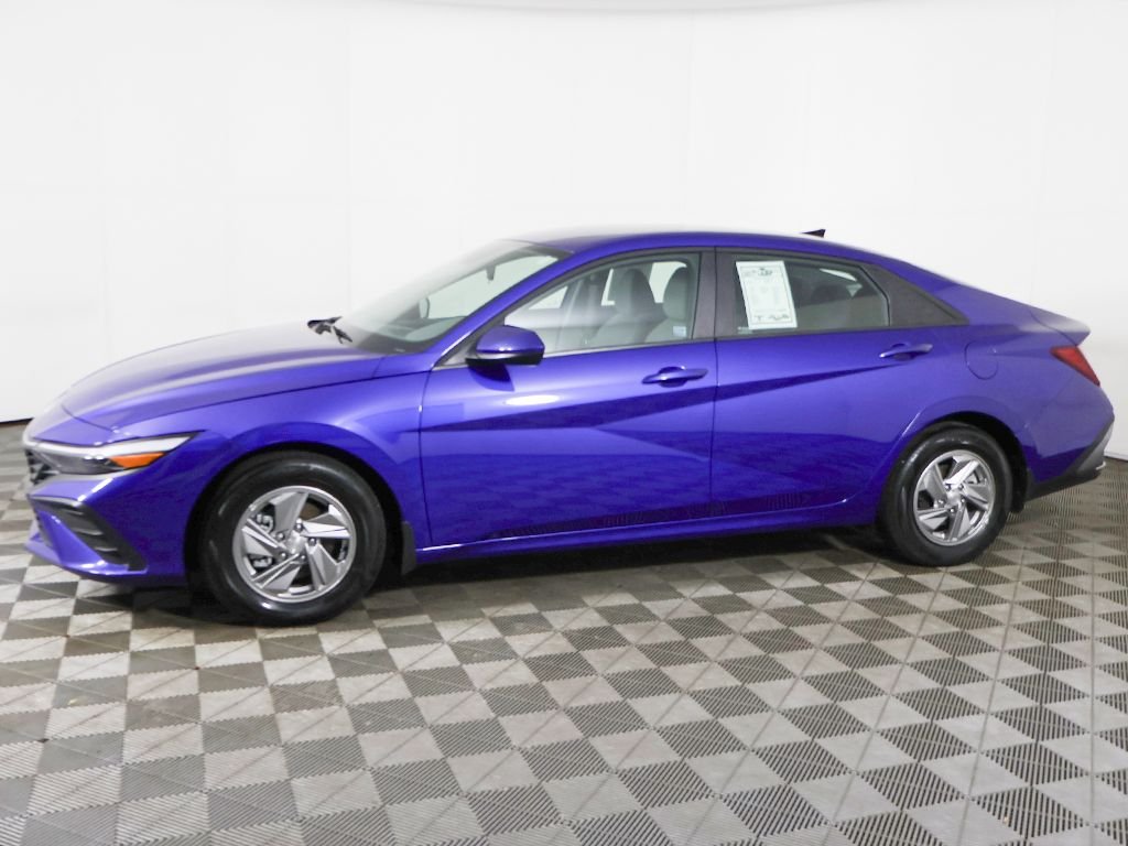Used 2025 Blue Hyundai SE image 15