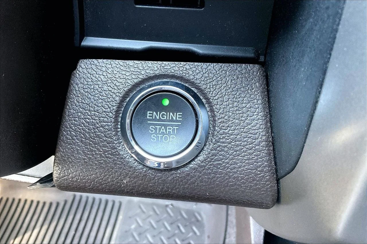 Used 2016 White Ford King Ranch image 30