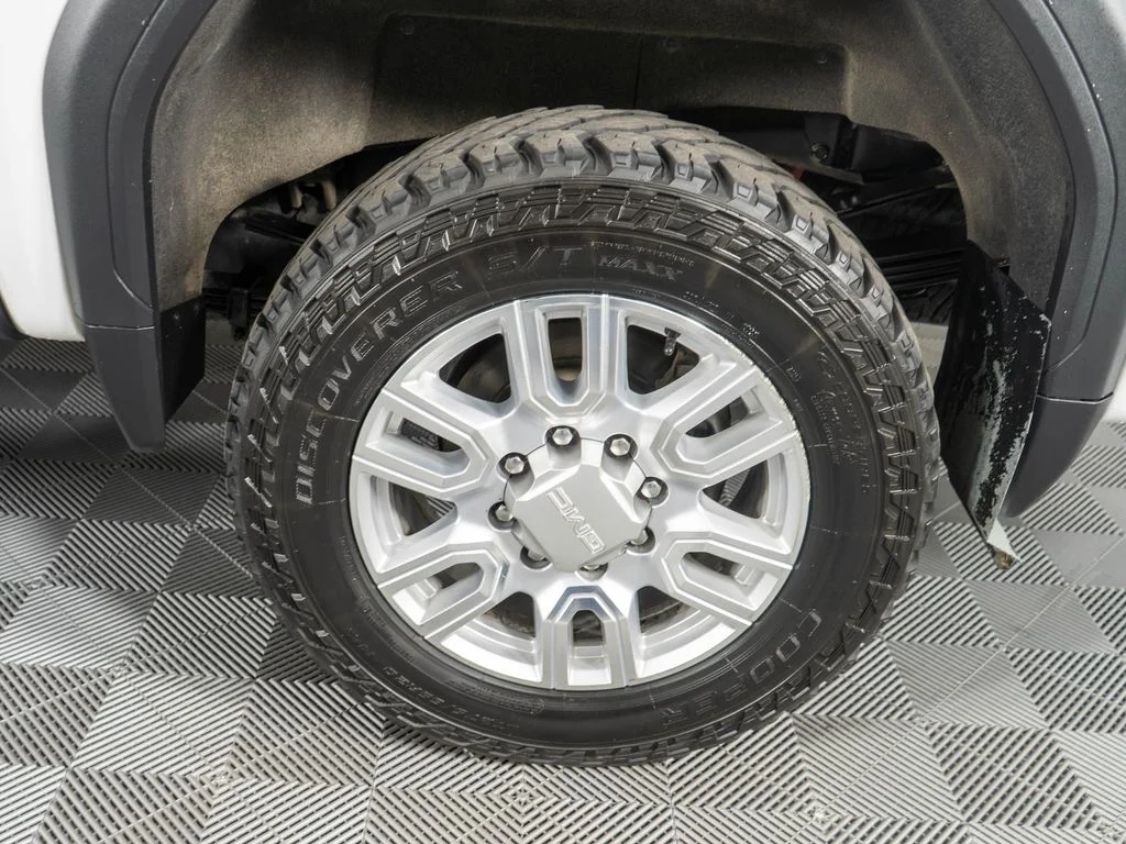 Used 2020 White GMC SLT image 30