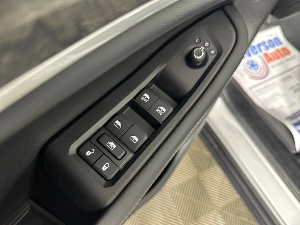 New 2026 Silver Zynith Exterior Paint Jeep Altitude image 15
