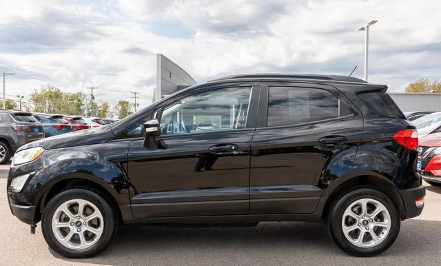 Used 2020 Black Ford SE image 9