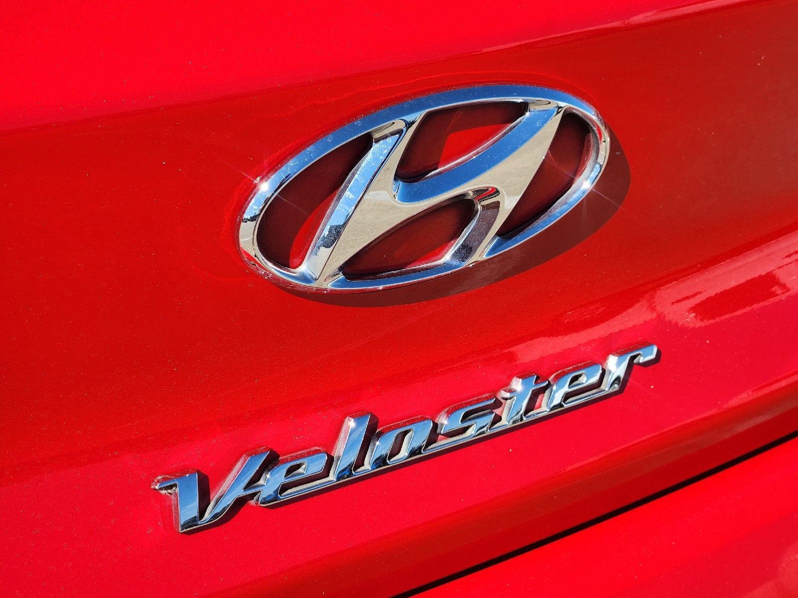 Used 2021 Racing Red Hyundai Base image 11