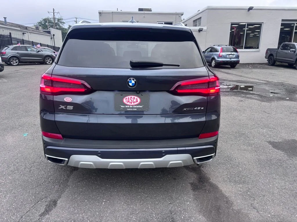 Used 2021 Gray BMW xDrive45e image 5