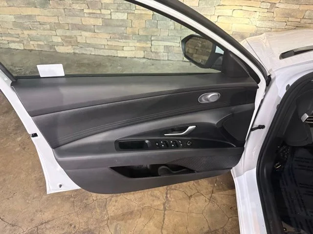 New 2026 White Hyundai SE image 5