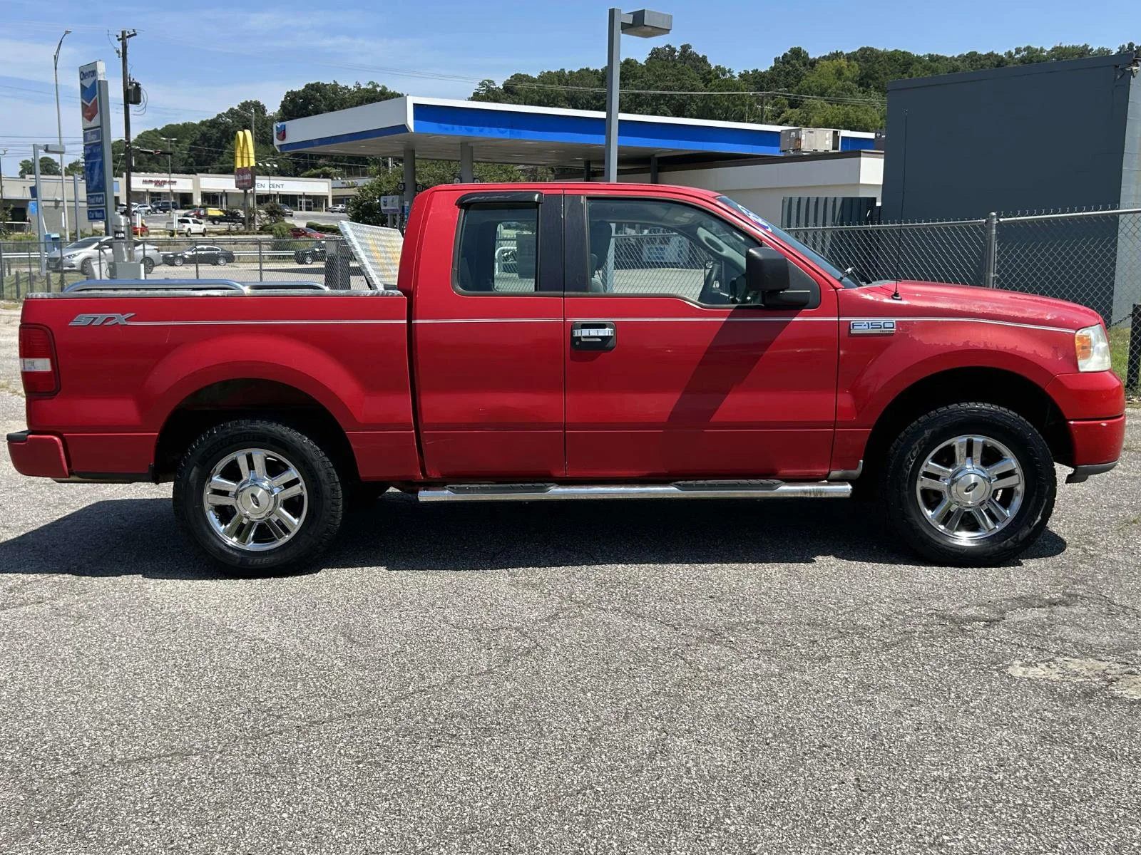 Used 2005 Red Ford Supercab 133 STX image 2