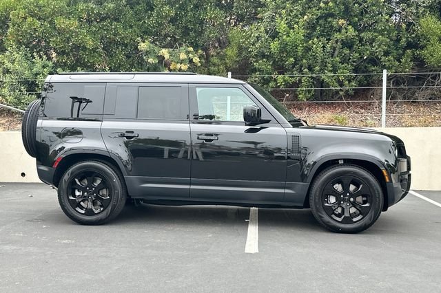 New 2026 Santorini Black Land Rover S image 6