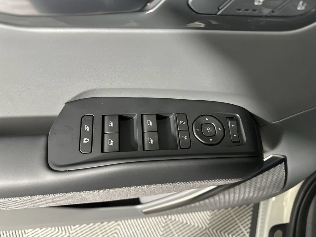 New 2026 Ivory Silver Kia Land AWD image 3