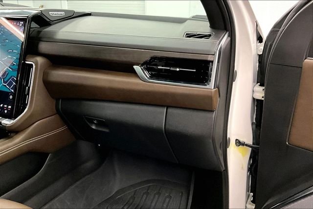 Used 2025 White Frost Tricoat GMC Denali Ultimate image 19