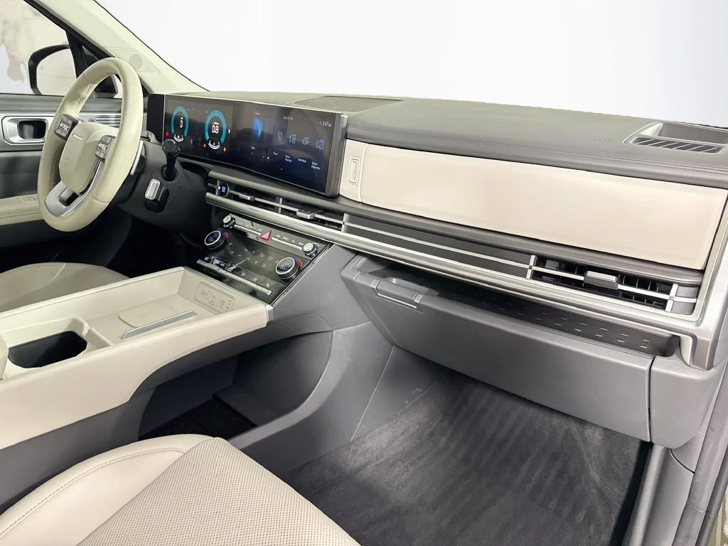 Used 2025 Green Hyundai SEL image 37