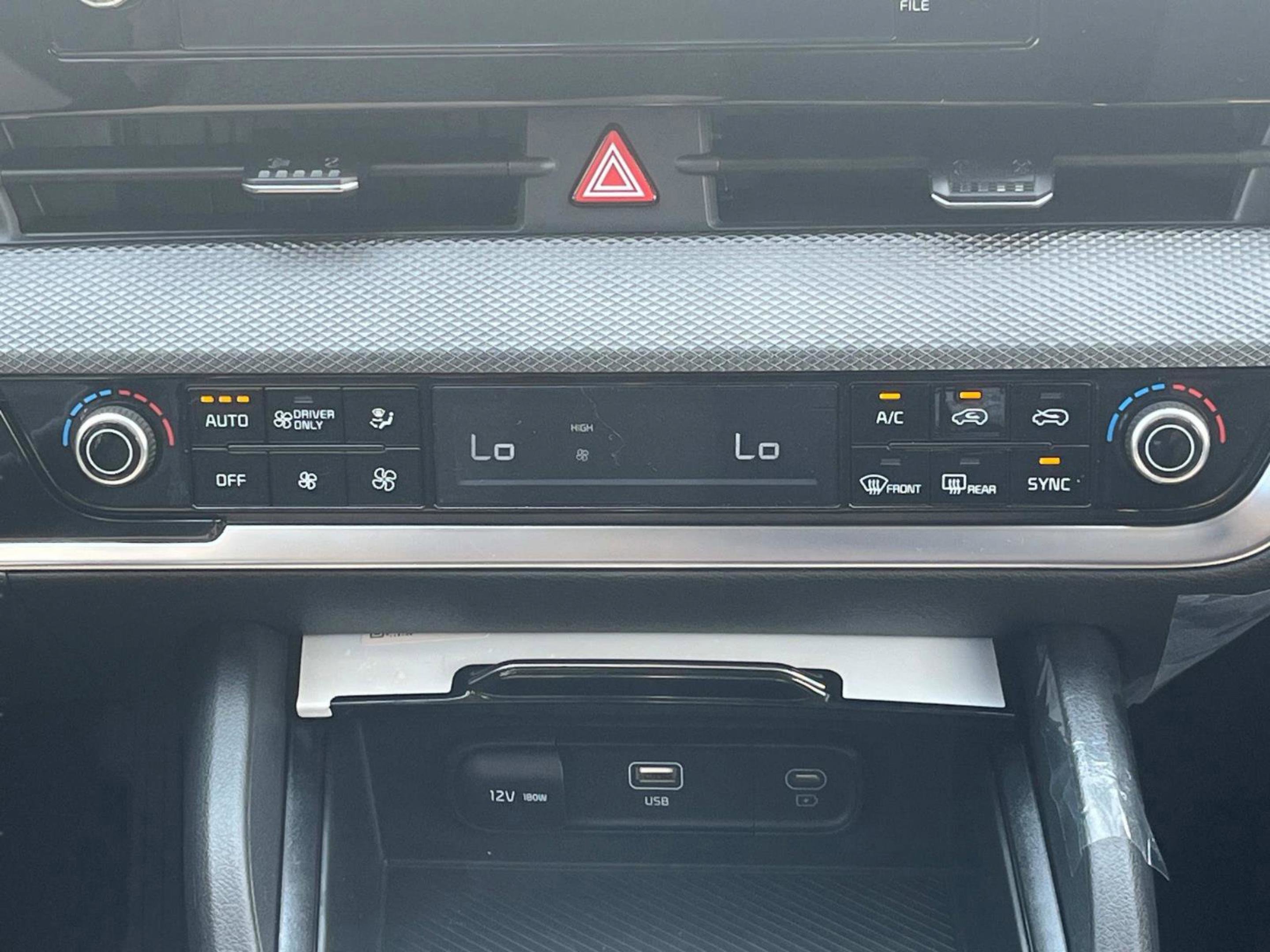 New 2025 Snow White Pearl Kia LX image 16
