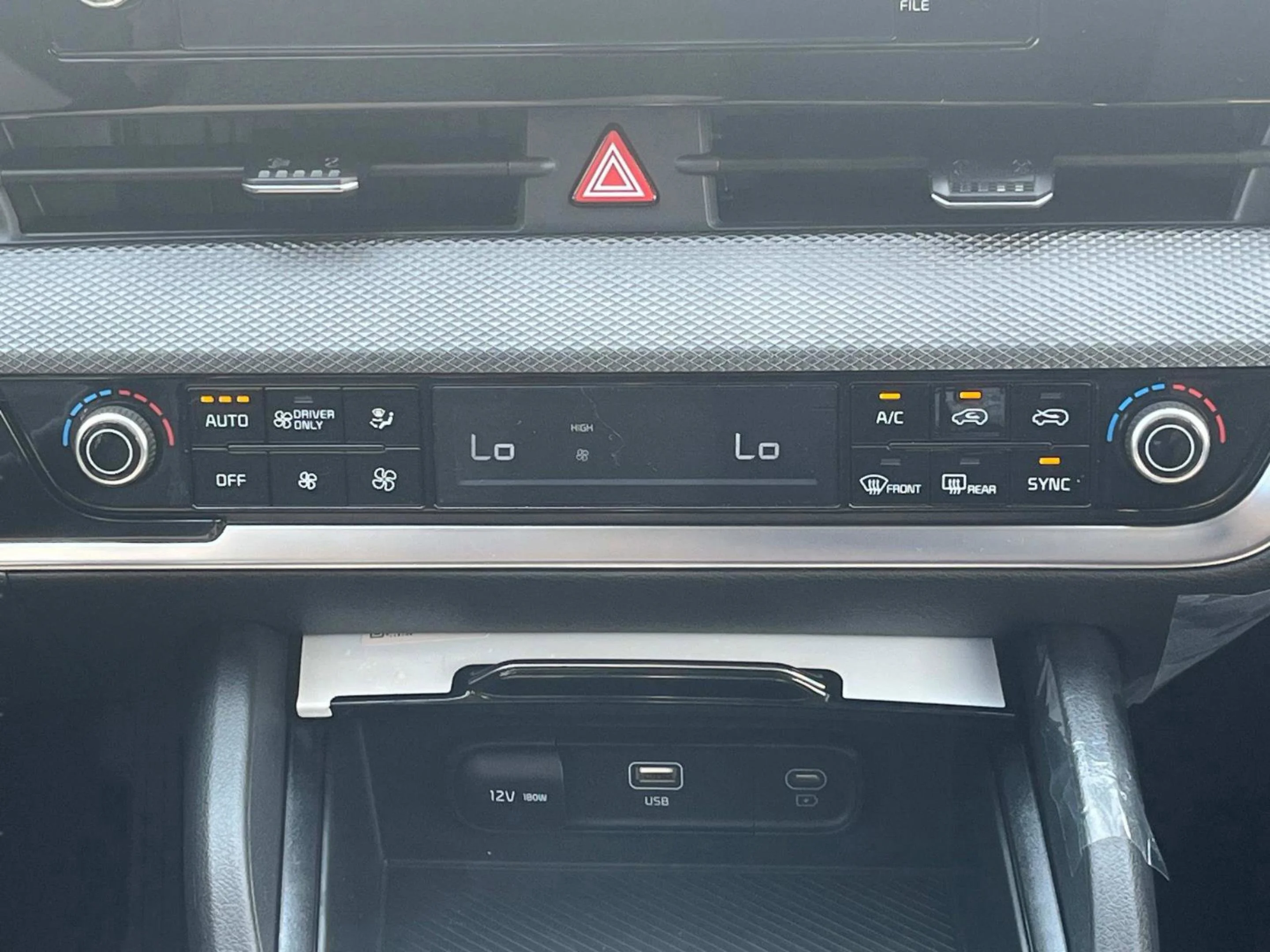 2025 Kia Sportage LX Hybrid - Photo 16
