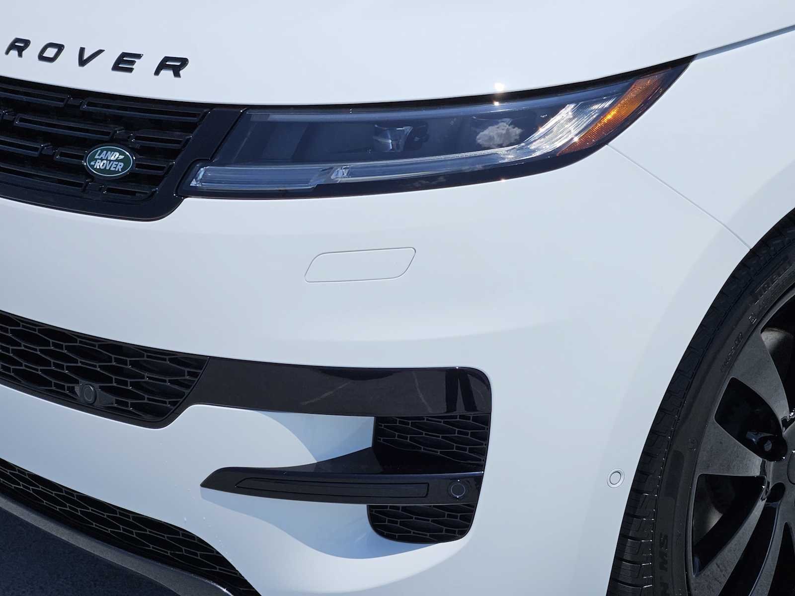 New 2026 Fuji White LAND ROVER SE image 8