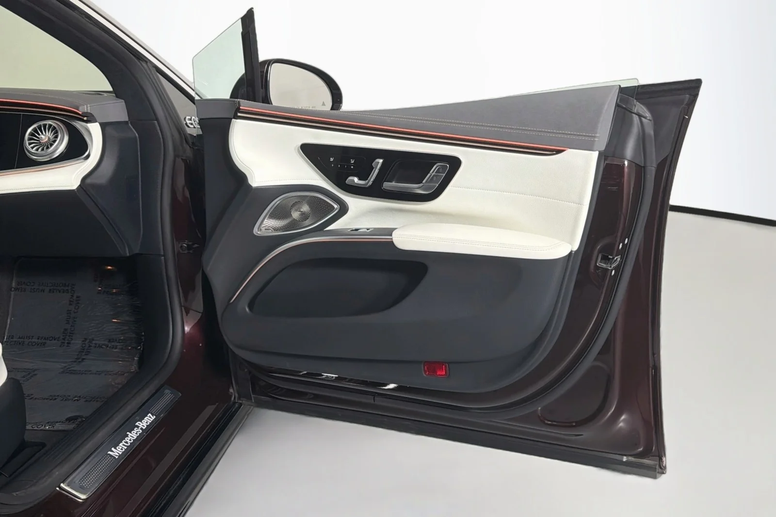 Certified Used 2024 MANUFAKTUR Signature Rubellite Red Metallic Mercedes-Benz EQS 580 image 25
