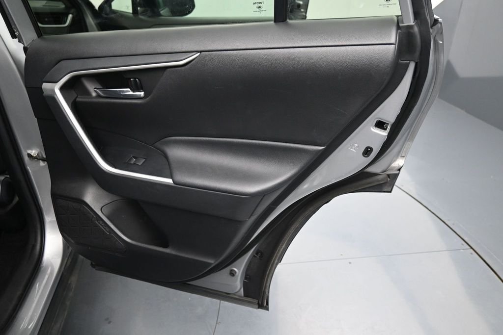 Used 2021 Silver Toyota XLE image 13