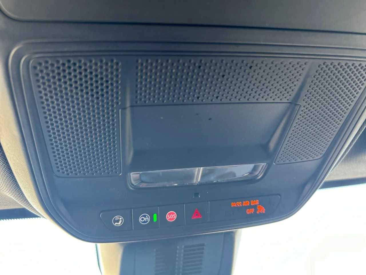 Used 2025 Summit White GMC Elevation image 17