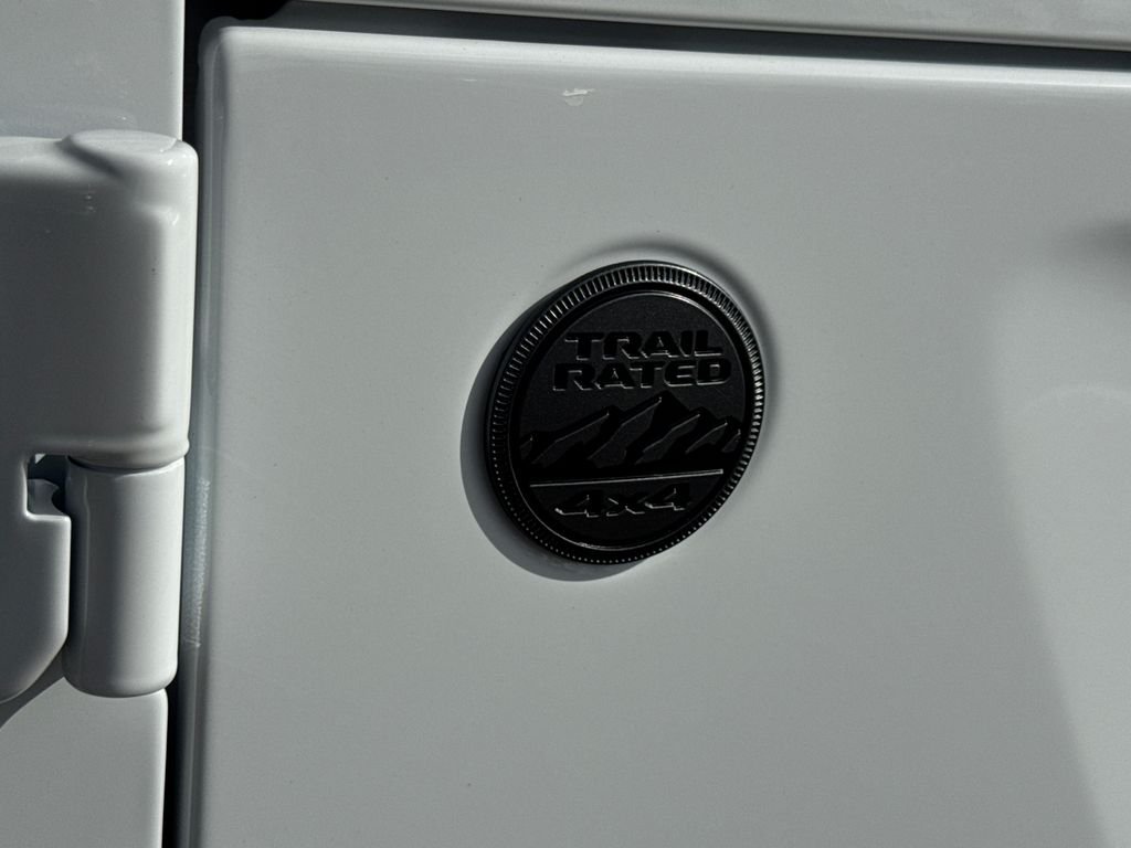 New 2026 Bright White Clear-Coat Exterior Paint Jeep Sport S image 9