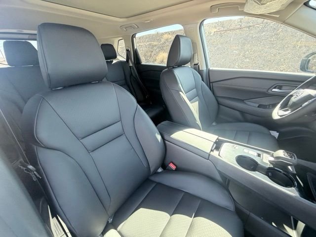 New 2026 Everest White Pearl TriCoat Nissan Dark Armor™ image 31