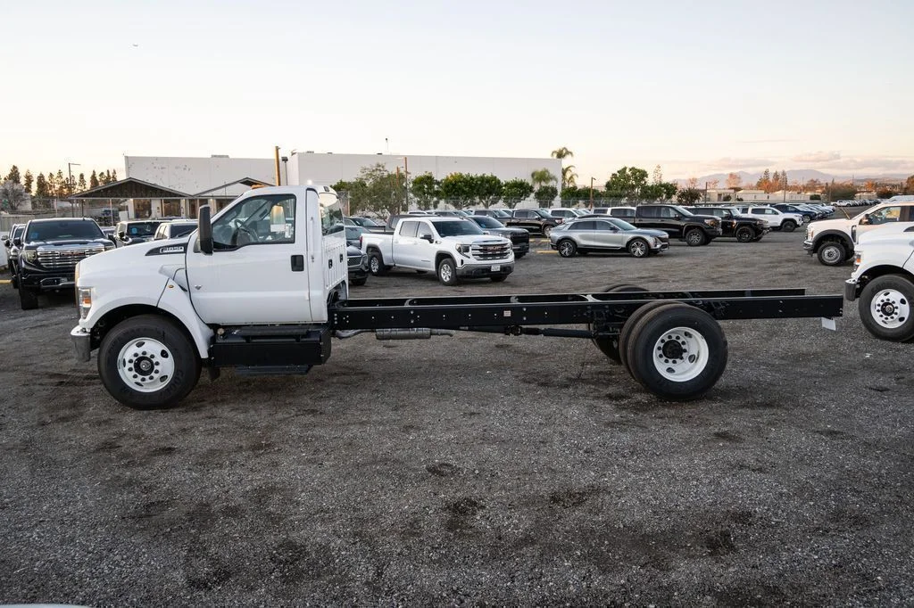 New 2025 White Ford Base image 4