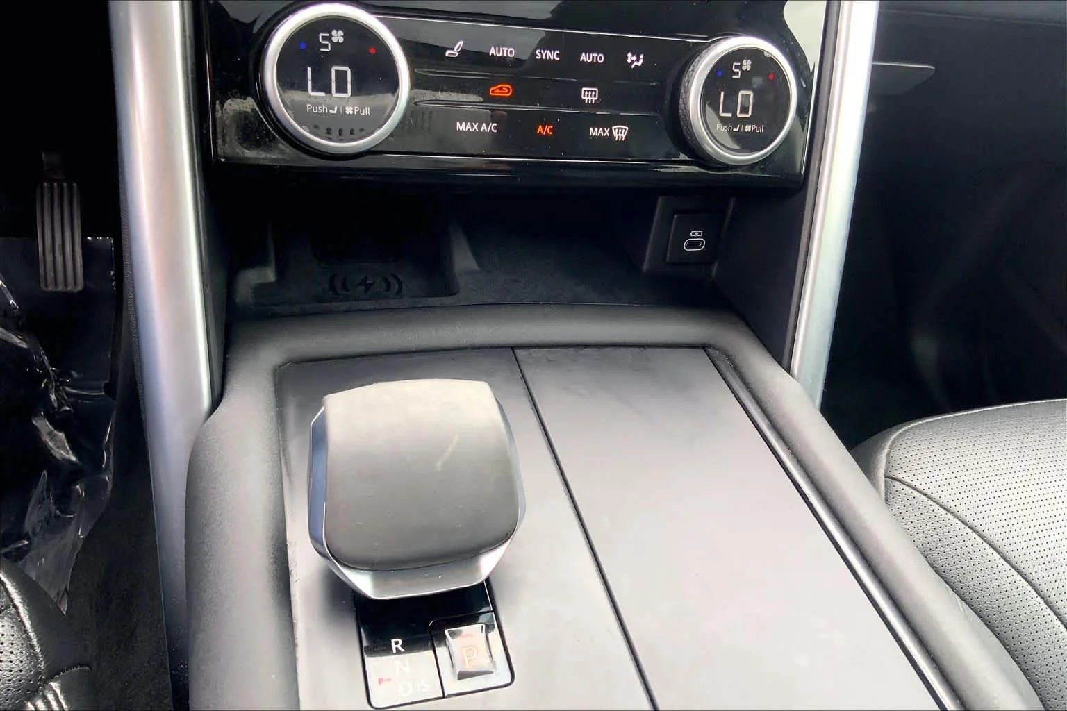 Used 2024 Fuji White Land Rover S image 35