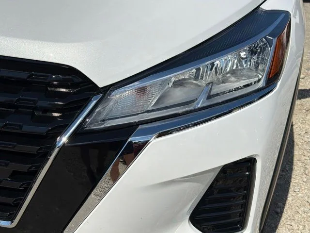 Used 2023 White Nissan SV image 9