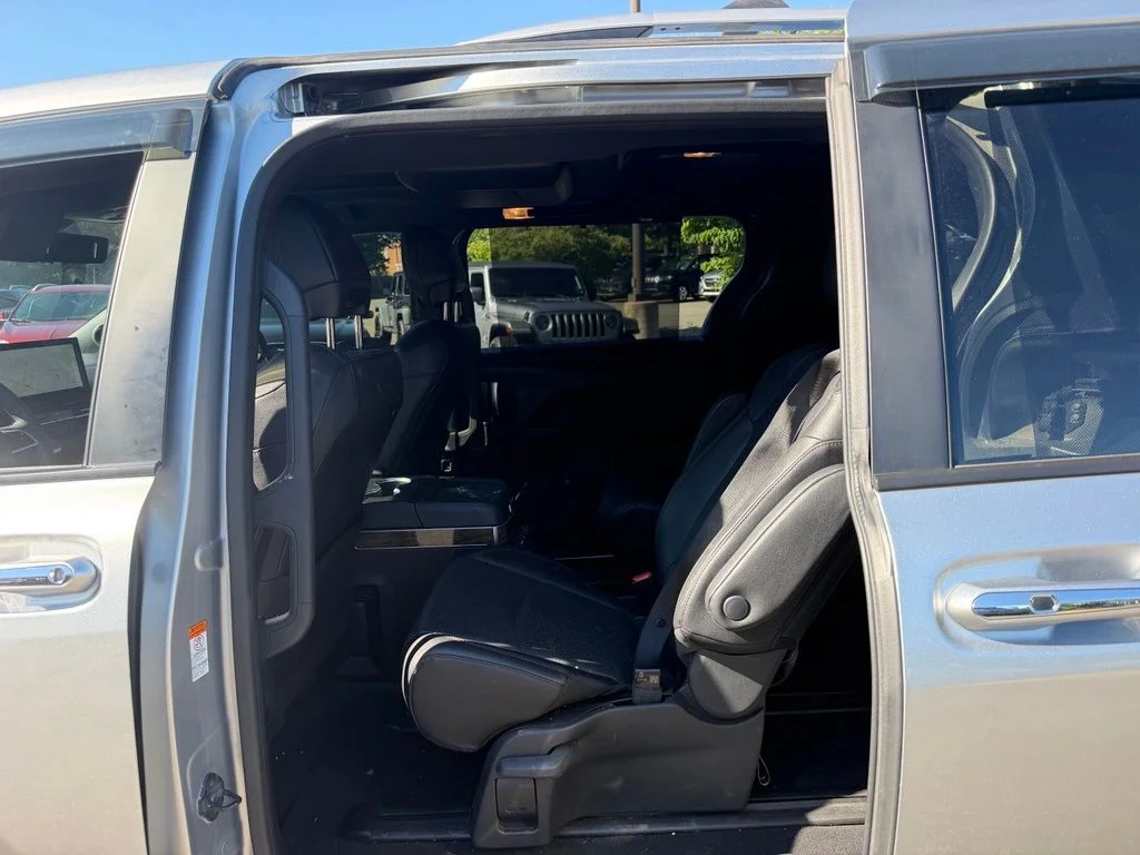 Used 2025 Silver Toyota Platinum image 10