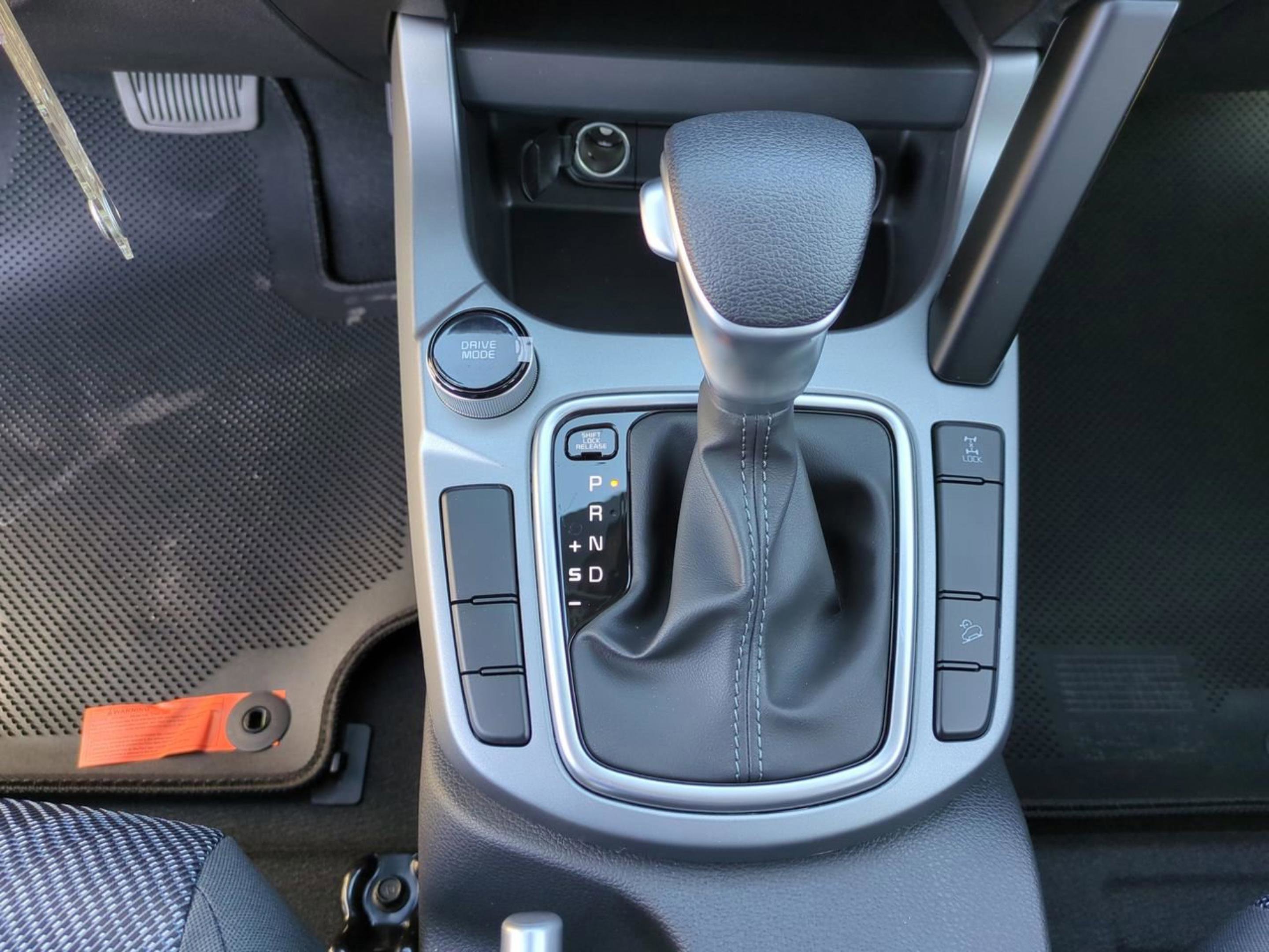 New 2026 Snow White Pearl Kia LX image 20