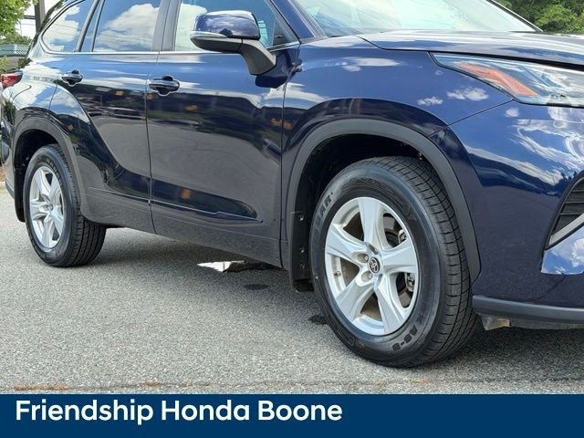 Used 2023 Blue Toyota L image 9