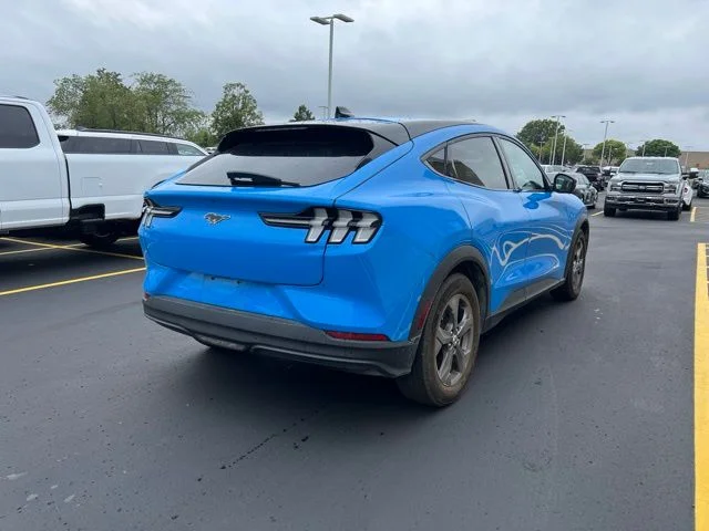 Used 2023 Blue Ford Select image 2