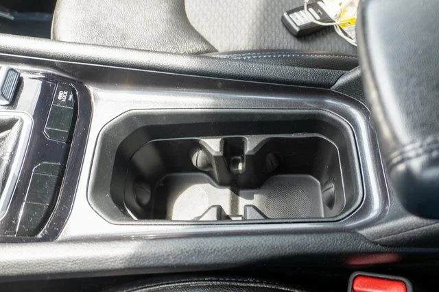 Used 2023 Silver Jeep Latitude image 31