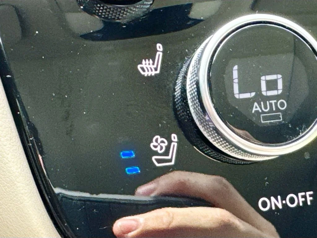 Certified Used 2023 White INFINITI Sensory image 22