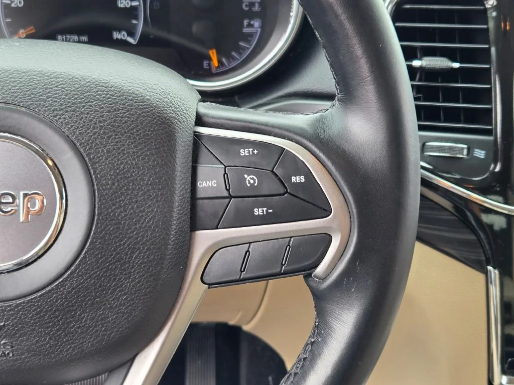 Certified Used 2022 Black Jeep Laredo E image 28