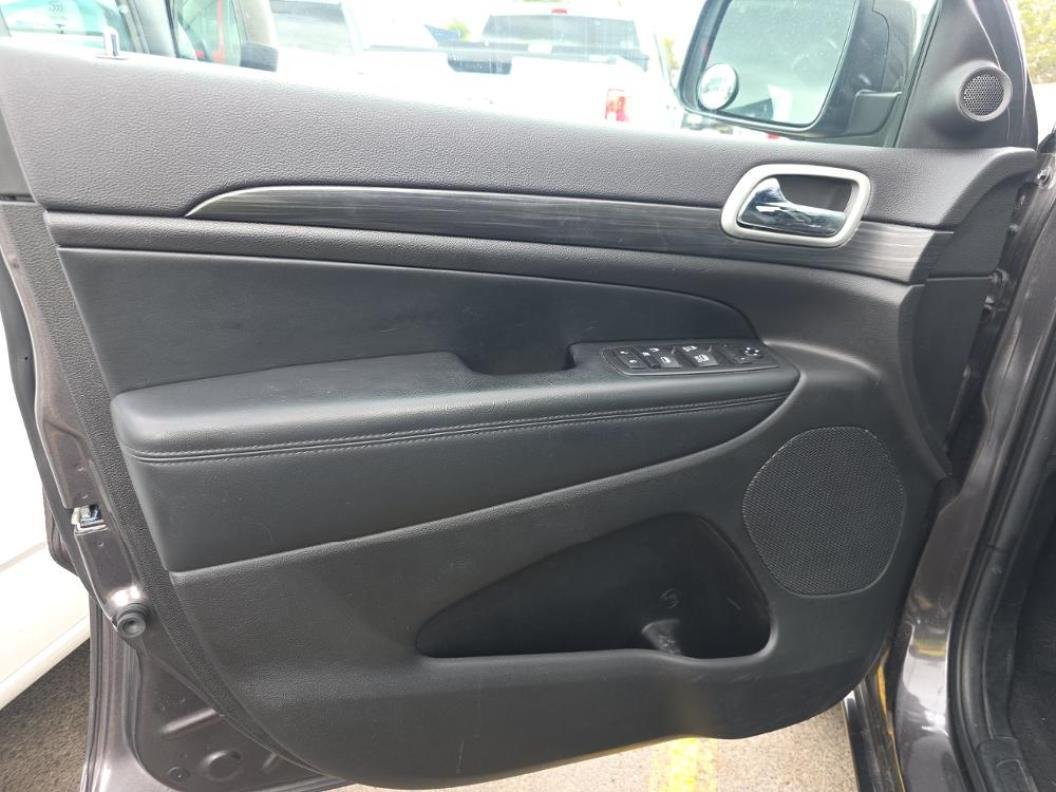 Used 2021 Granite Crystal Metallic Clearcoat Jeep Laredo X image 5