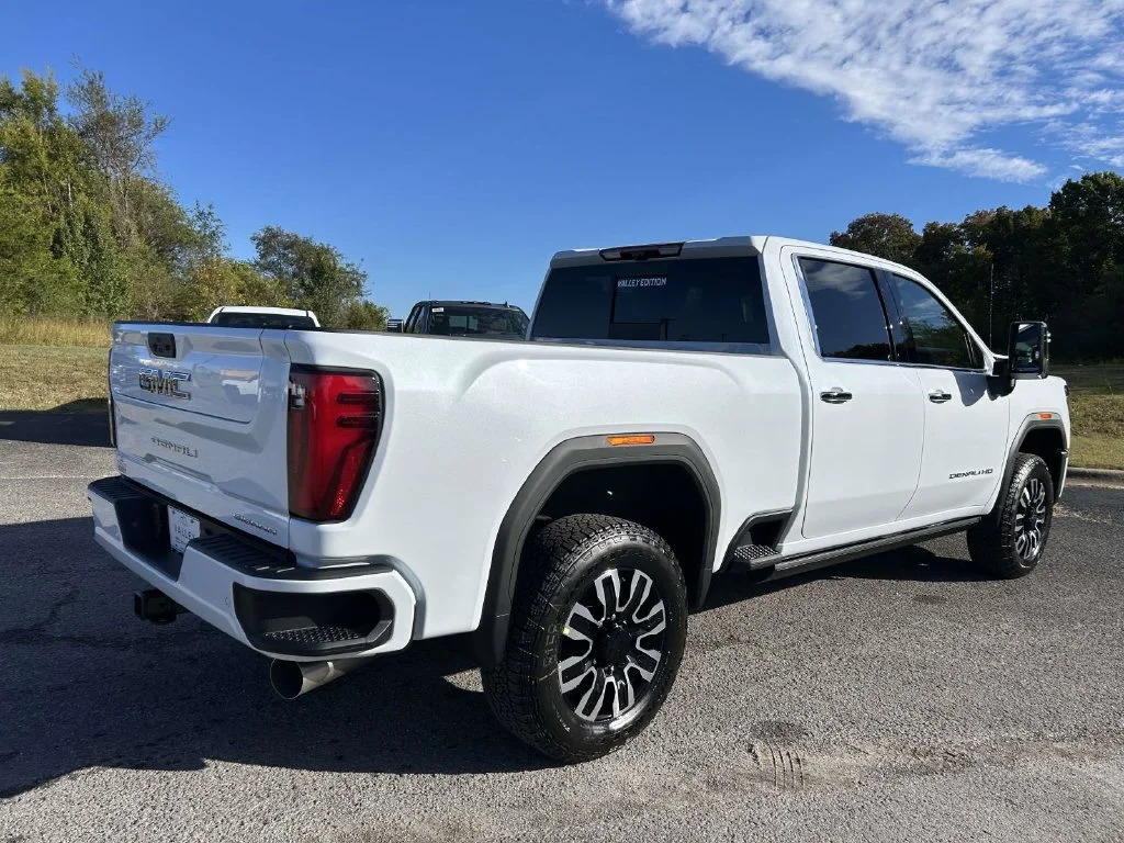 New 2026 Glacier White Tricoat GMC Denali Ultimate image 4