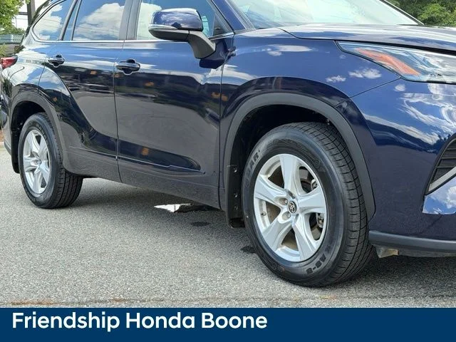 Used 2023 Blue Toyota L image 9