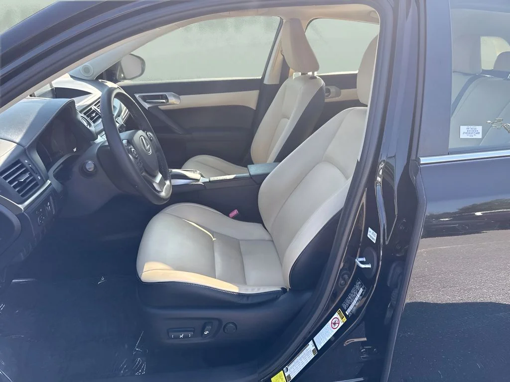 Used 2015 Black Lexus 200h image 9
