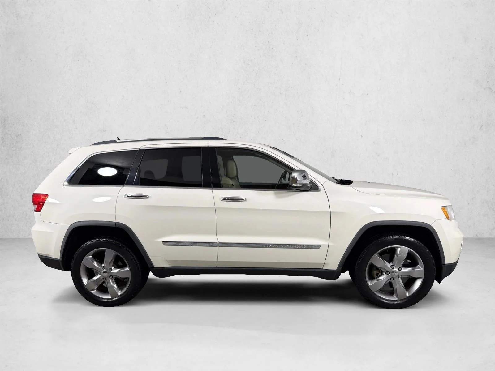 Used 2011 White Jeep Limited image 4