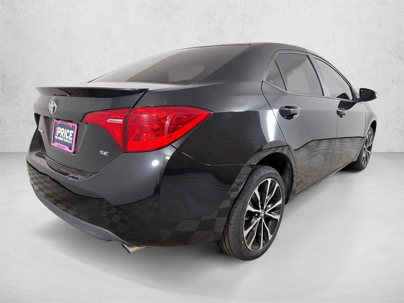 Used 2018 Black Sand Pearl Toyota SE image 3