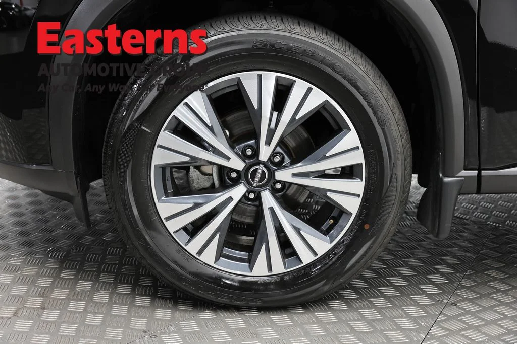 Used 2023 Black Nissan SV image 32