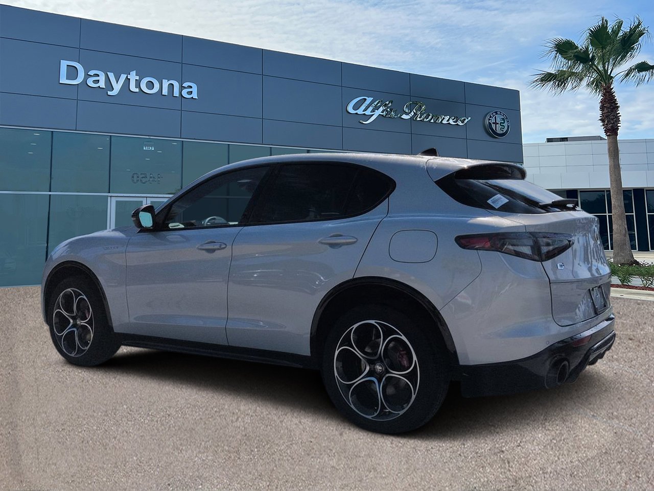 New 2026 Moonlight Gray Metallic Alfa Romeo  image 5