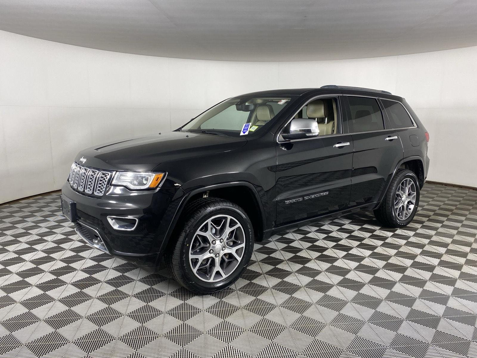Used 2020 Diamond Black Crystal Pearlcoat Jeep Overland image 13