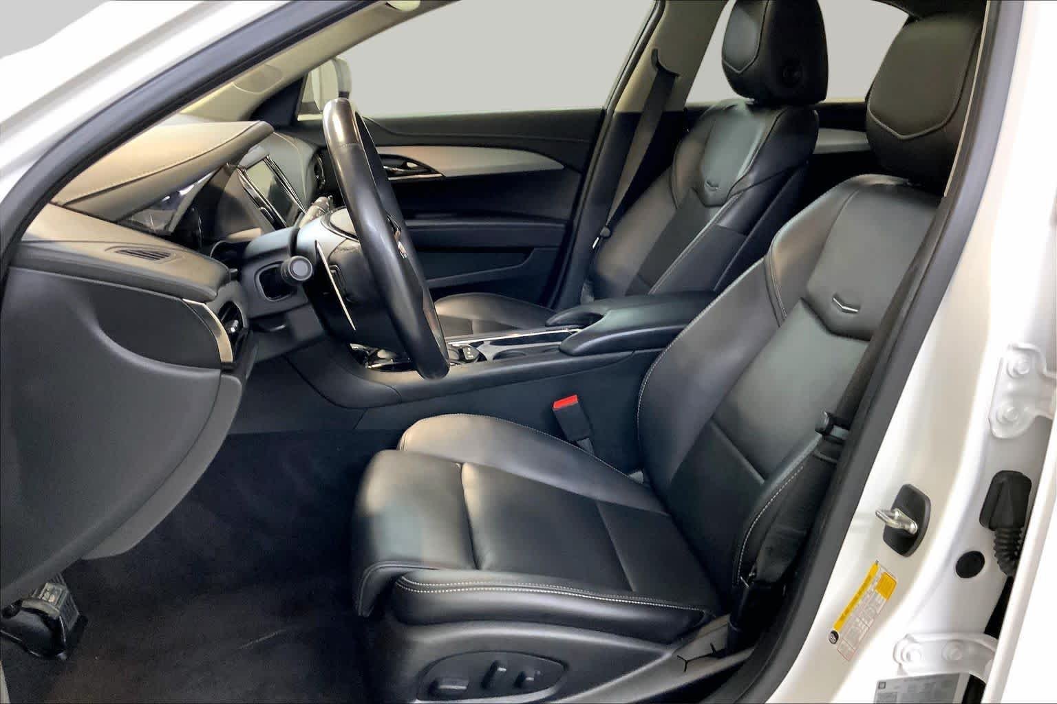 Used 2018 Crystal White Tricoat Cadillac Premium Luxury RWD image 7
