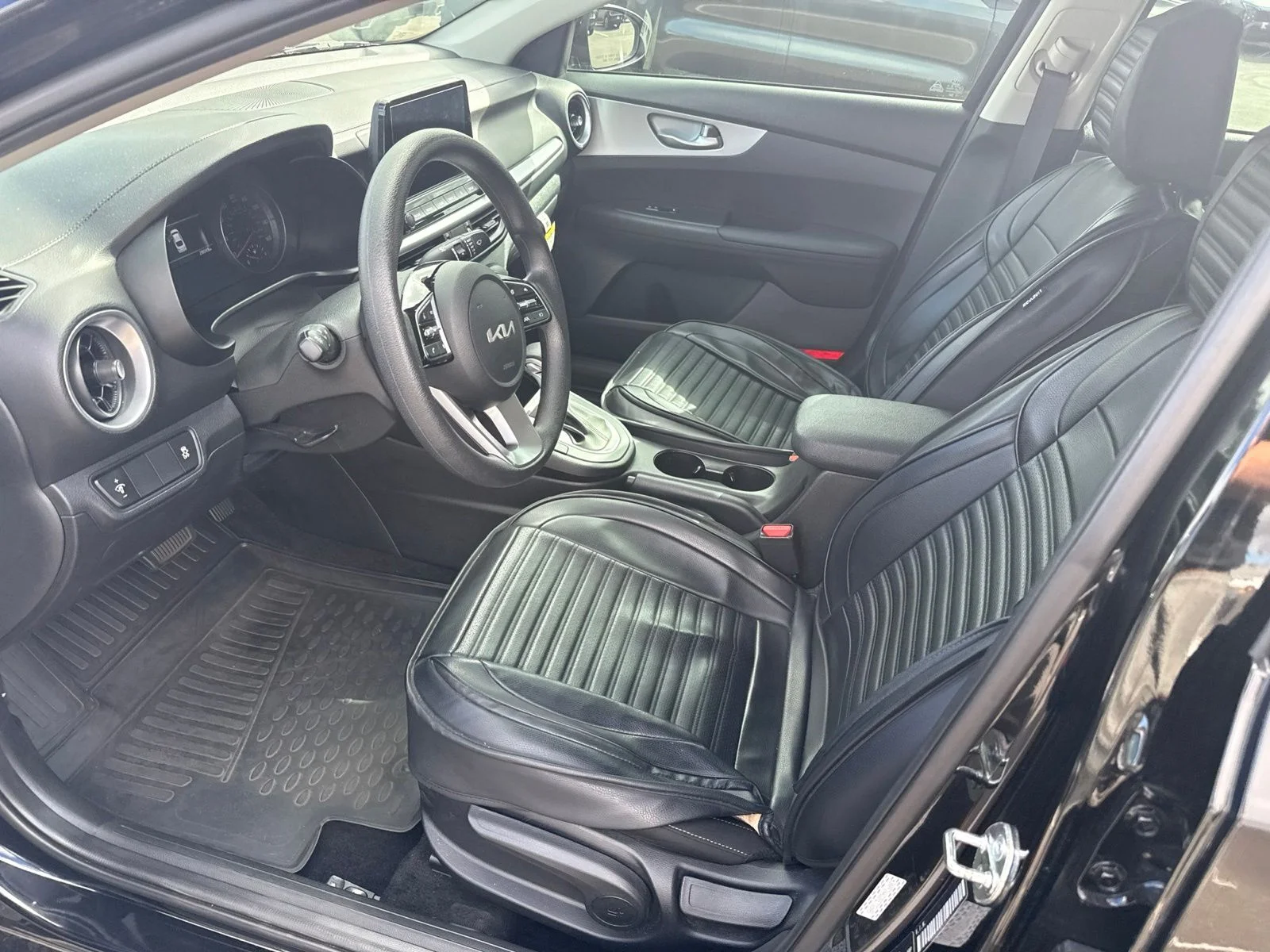 Used 2024 Aurora Black Kia LXS image 5
