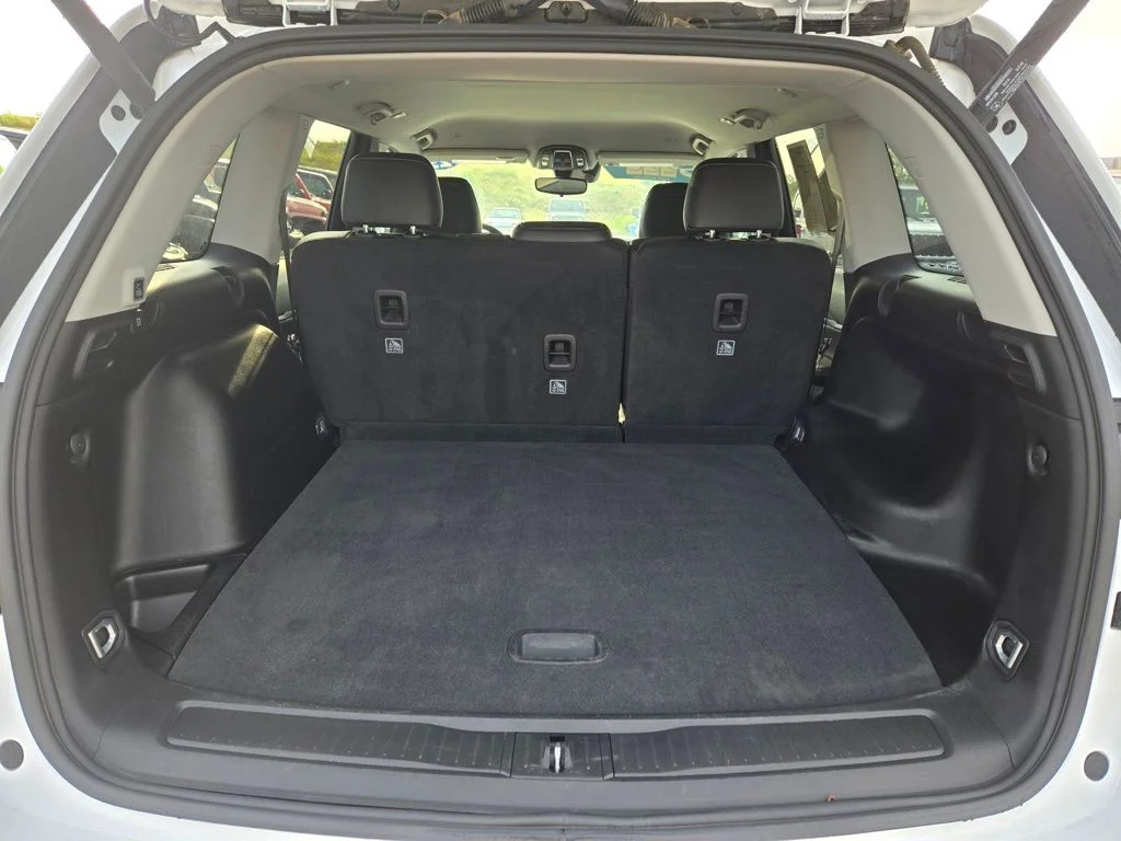 Used 2023 White Jeep Limited image 30