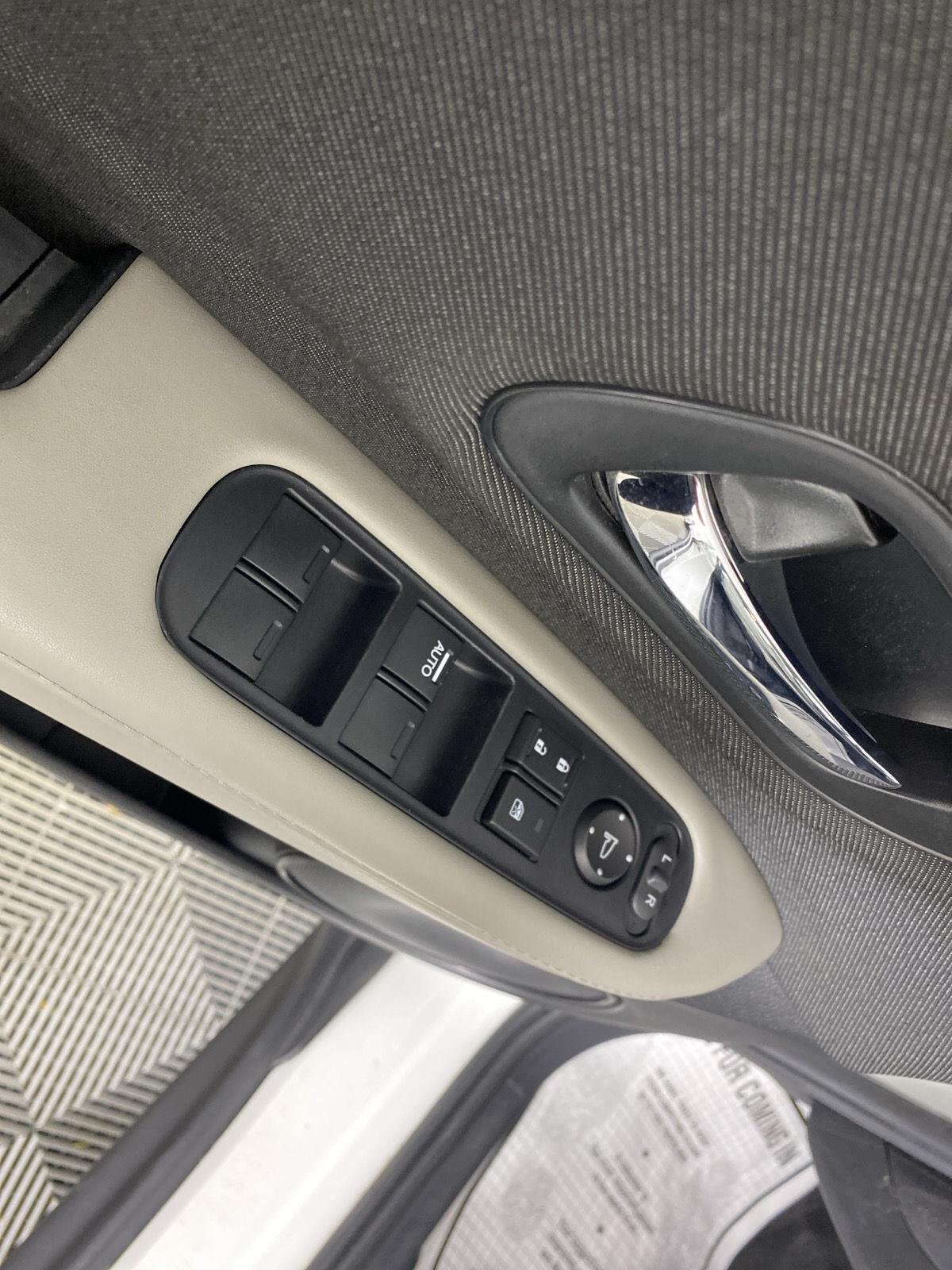 Used 2019 Platinum White Pearl Honda LX image 14