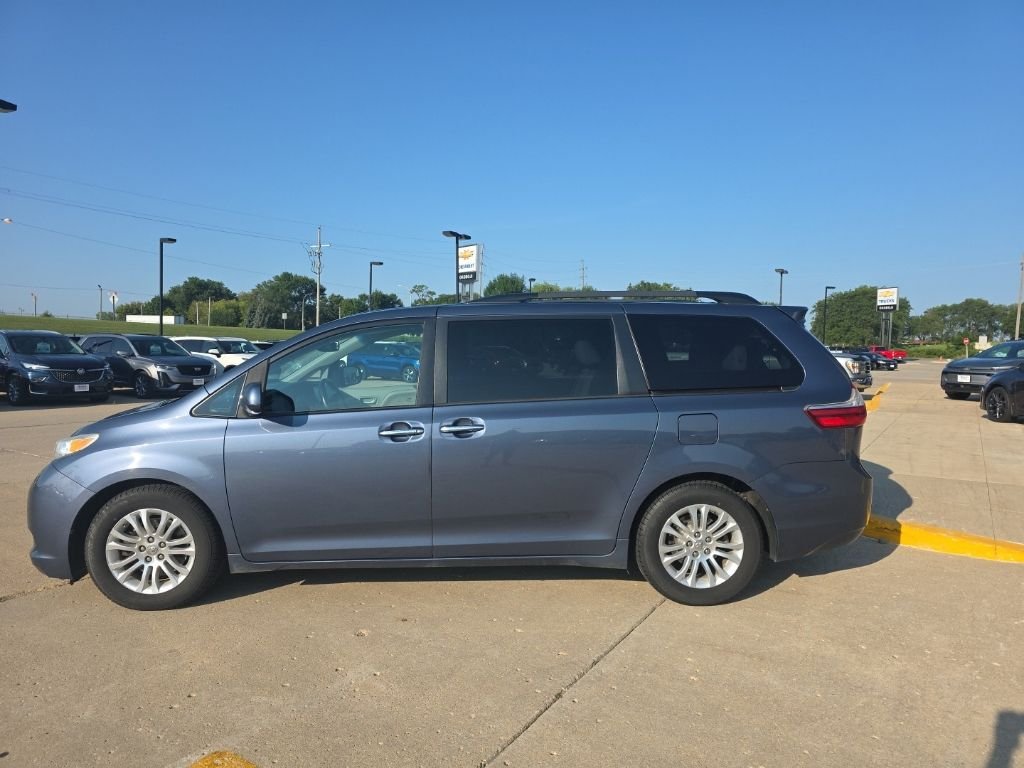 Used 2015 Blue Toyota XLE image 6