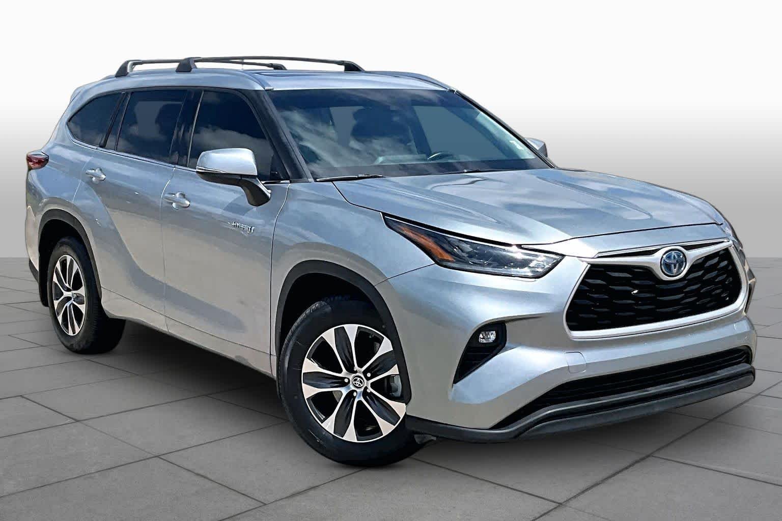 Used 2021 Celestial Silver Metallic Toyota Hybrid XLE image 3