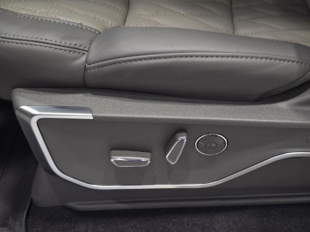 New 2026 Star White Metallic Tri-Coat Ford Platinum® image 40