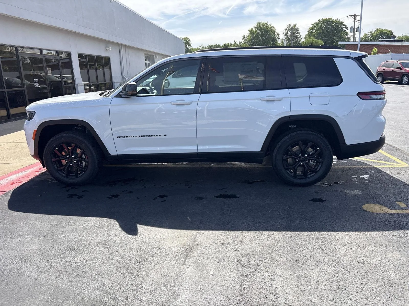New 2026 Bright White Clearcoat Jeep Laredo Altitude image 8